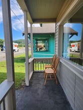 814 Perry Ave in Hoquiam, WA - Foto de edificio - Building Photo