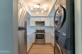 4150 E Cactus Rd in Phoenix, AZ - Foto de edificio - Building Photo