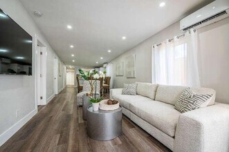 919 NE 37th St in Oakland Park, FL - Building Photo - Building Photo