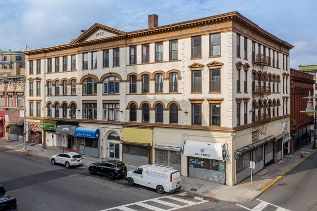 114 Ellison St in Paterson, NJ - Building Photo - Primary Photo