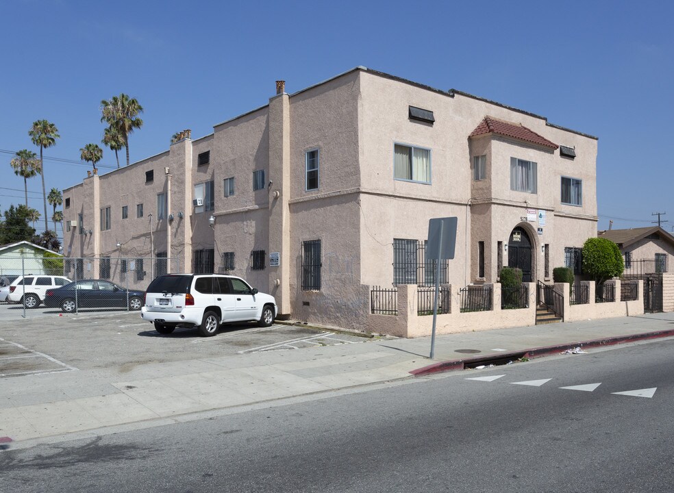 5179 S Western Ave in Los Angeles, CA - Building Photo