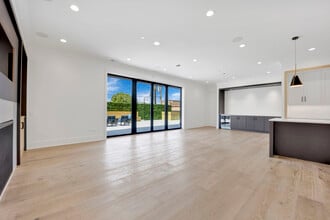 4918 N Lincoln Ave, Unit 2W in Chicago, IL - Foto de edificio - Building Photo