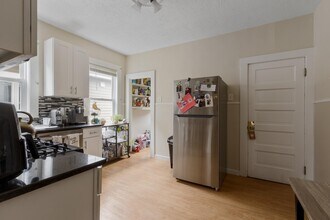 19 Malvern Ave, Unit 2 in Somerville, MA - Building Photo - Building Photo