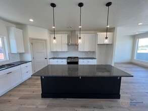 634 E Desert Cactus Dr in Washington, UT - Foto de edificio - Building Photo