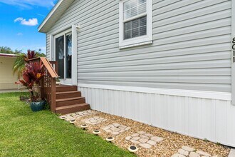 8011 SE Skylark Ave in Hobe Sound, FL - Building Photo - Building Photo