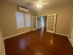 1430 Cartwright St, Unit B in Beaumont, TX - Foto de edificio - Building Photo