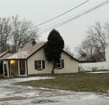 4900 Bear Rd in Liverpool, NY - Building Photo