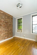 252 Mott St, Unit 5R in New York, NY - Building Photo - Building Photo