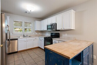 2224 Bluffstone Dr, Unit 1 in Round Rock, TX - Building Photo - Building Photo