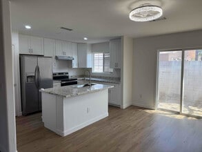 2702 E Juniper Ave in Phoenix, AZ - Foto de edificio - Building Photo