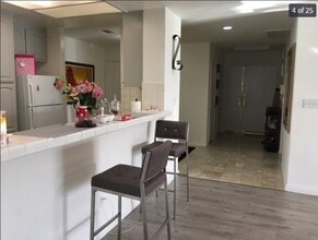 5219 Newcastle Ave, Unit 402 in Los Angeles, CA - Building Photo - Building Photo