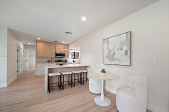 2442 NW 170th St in Miami Gardens, FL - Building Photo - Building Photo