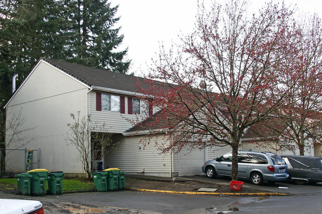 18750 SW Mayjohn Ct in Aloha, OR - Foto de edificio - Building Photo