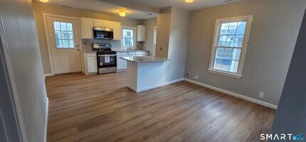 126 Tremont St in Ansonia, CT - Foto de edificio - Building Photo