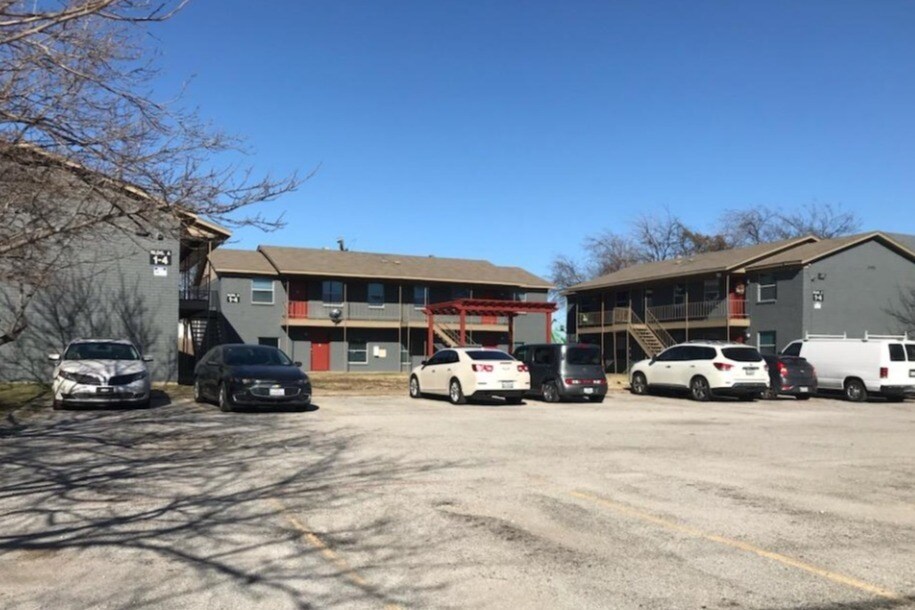 Mesa Park Apartments in Grand Prairie, TX - Building Photo