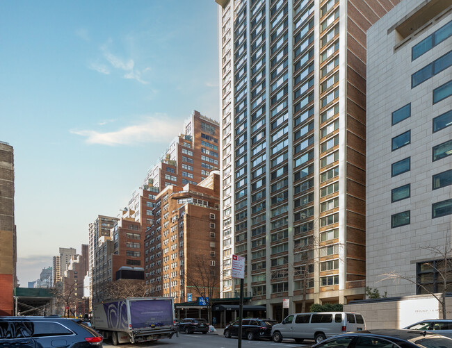 Lausanne Condominium in New York, NY - Building Photo - Building Photo