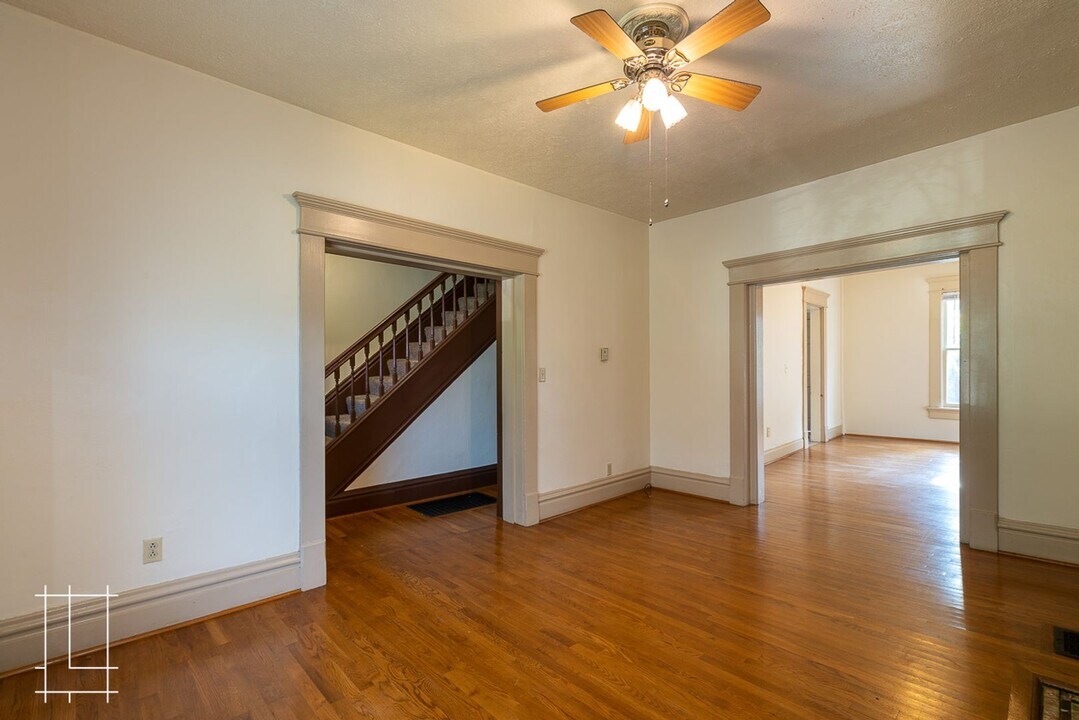 1210 Dennison Ave in Columbus, OH - Building Photo