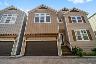 3362 Pinemont Dr in Houston, TX - Building Photo - Building Photo