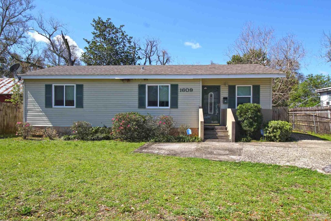 1609 Doctor M.L.K. Jr Dr in Pensacola, FL - Building Photo