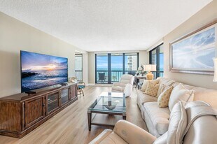 4551 Gulf Shore Blvd N in Naples, FL - Building Photo