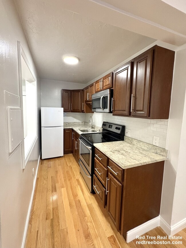 19 Peterborough St, Unit 4 in Boston, MA - Foto de edificio - Building Photo