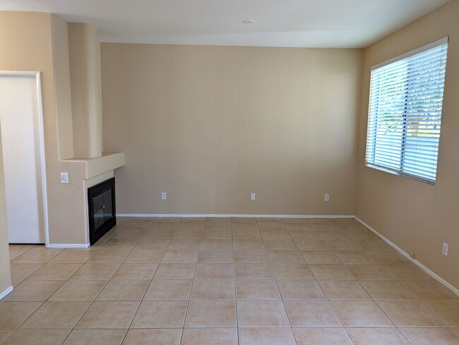 27844 Crown Ct Cir in Santa Clarita, CA - Building Photo - Building Photo