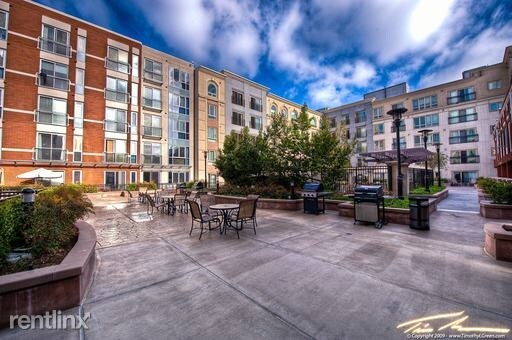 445 Island Ave-Unit -Unit 407 in San Diego, CA - Building Photo