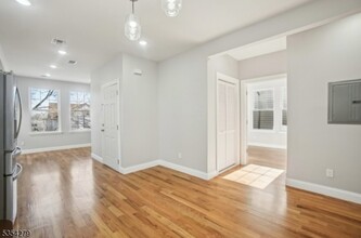 81 N Grove St in East Orange, NJ - Building Photo - Building Photo