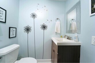 123 Oakwood Rd in Charleston, WV - Foto de edificio - Building Photo