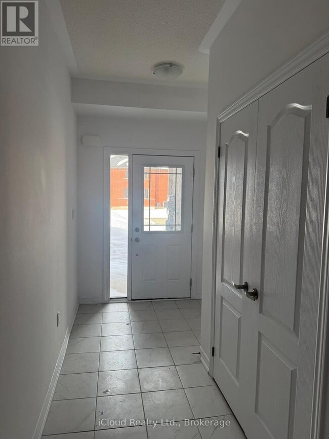 386 Centre St in Essa, ON - Building Photo - Building Photo