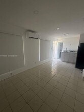 6561 SW 18th St in Miami, FL - Building Photo - Building Photo