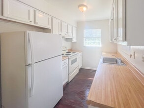 160 Lancaster Creek Rd in Lancaster, VA - Building Photo - Building Photo