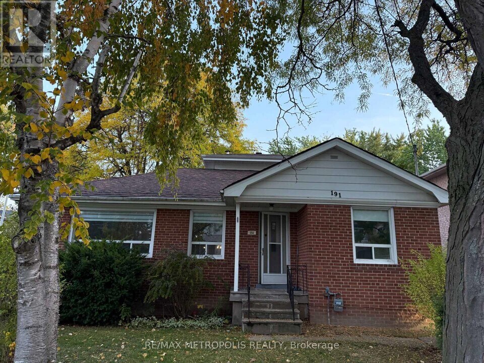 191 McKee Ave in Toronto, ON - Building Photo