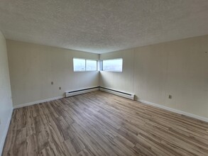 2068 Townsend Rd in Sooke, BC - Building Photo - Building Photo