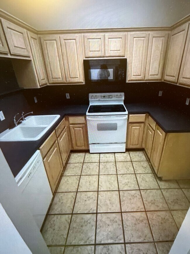 318 W Anderson St, Unit 200 in Weatherford, TX - Building Photo - Building Photo