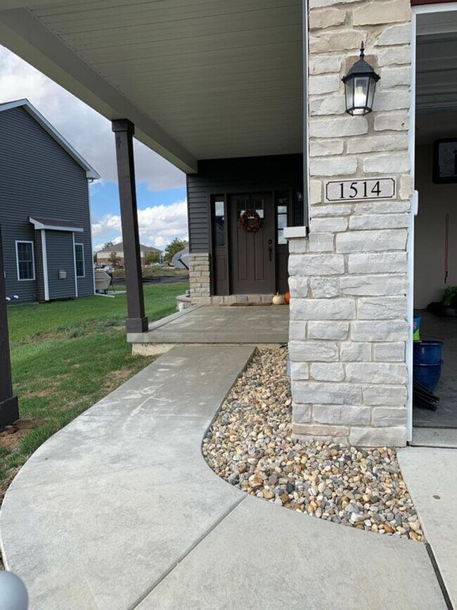 1516 Halo Dr in Mahomet, IL - Building Photo - Building Photo