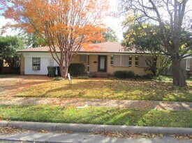 1210 McDonald Dr in Garland, TX - Building Photo