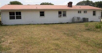 2018 Union Cross Rd in Winston-Salem, NC - Building Photo - Building Photo