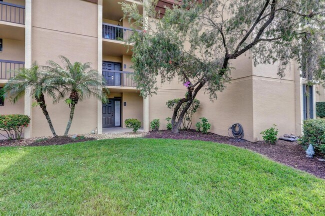 5390 Woodland Lakes Dr, Unit 1020 in Palm Beach Gardens, FL - Foto de edificio - Building Photo