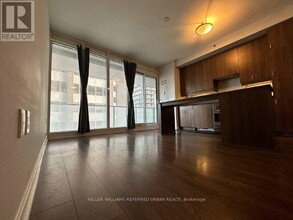 426-1426 University Ave in Toronto, ON - Building Photo - Building Photo