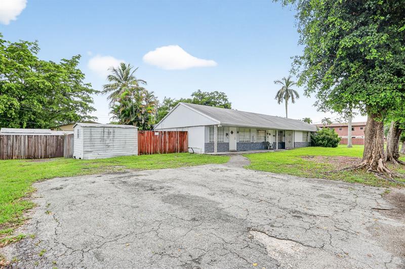 6501 SW 49th St in Davie, FL - Building Photo