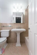 120 Christopher St in New York, NY - Building Photo - Building Photo