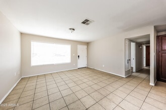 2028 N 48th Ln in Phoenix, AZ - Building Photo - Building Photo