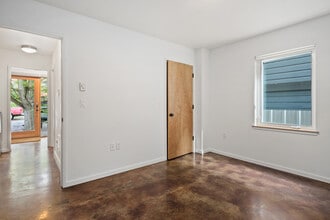 504 NE Brazee St in Portland, OR - Building Photo - Building Photo