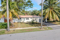 397 SW 14th Ct in Pompano Beach, FL - Building Photo - Building Photo