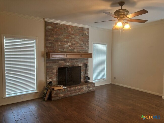 107 Amhurst St in Victoria, TX - Building Photo - Building Photo