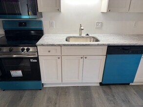 207 Steven Dr in Linwood, NJ - Foto de edificio - Building Photo