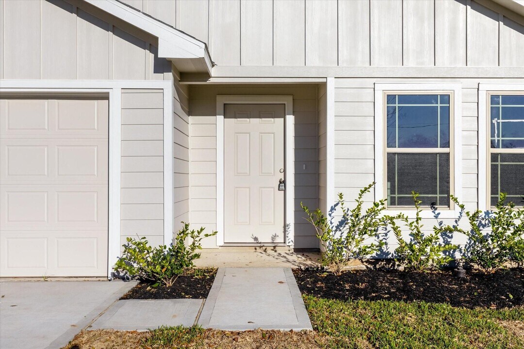 608 Yupon St in Baytown, TX - Foto de edificio
