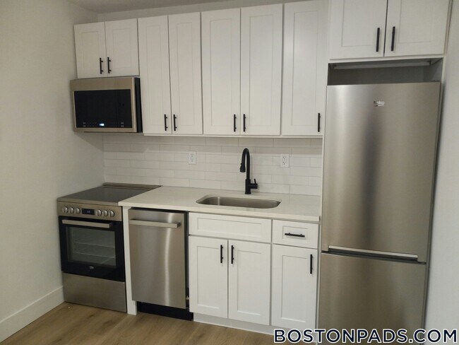 740 E 7th St, Unit 2 in Boston, MA - Building Photo - Building Photo