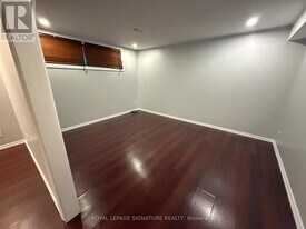 40 Barkwin Dr in Toronto, ON - Building Photo